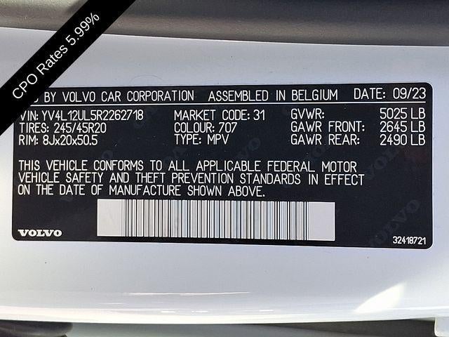 2024 Volvo XC40 B5 AWD Plus Dark Theme