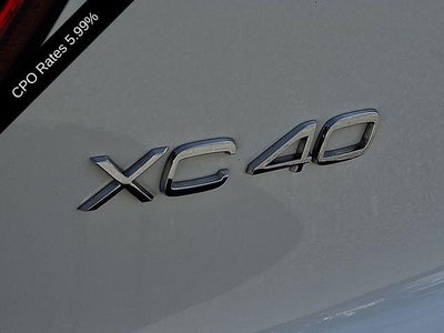 2024 Volvo XC40 B5 AWD Plus Dark Theme