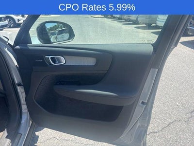 2024 Volvo XC40 B5 AWD Plus Dark Theme