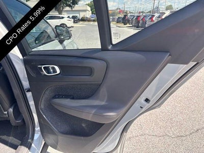 2024 Volvo XC40 B5 AWD Plus Dark Theme
