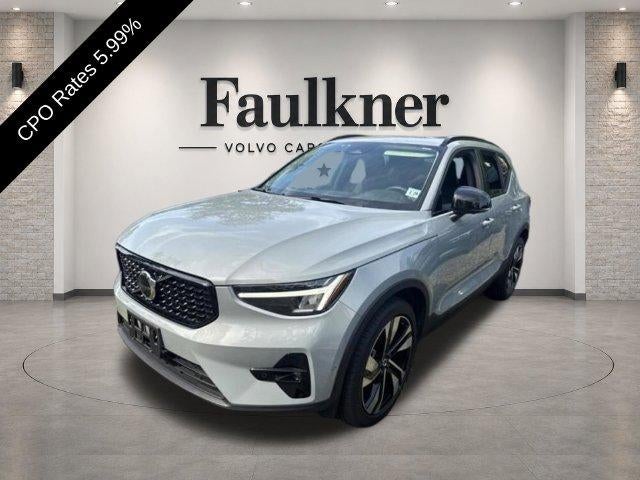 2024 Volvo XC40 B5 AWD Plus Dark Theme
