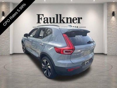 2024 Volvo XC40 B5 AWD Plus Dark Theme