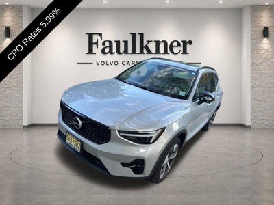 2024 Volvo XC40 B5 AWD Plus Dark Theme