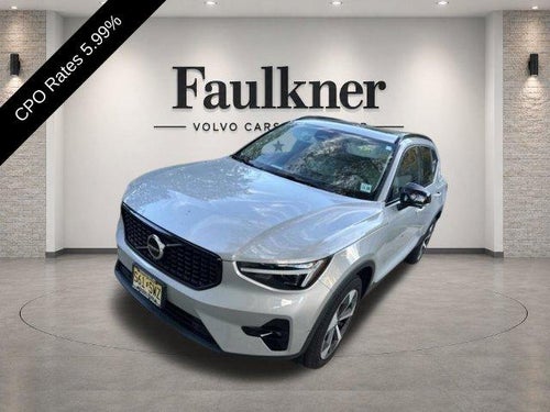 2024 Volvo XC40 B5 AWD Plus Dark Theme
