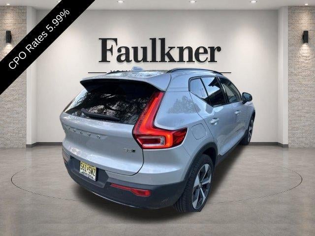 2024 Volvo XC40 B5 AWD Plus Dark Theme