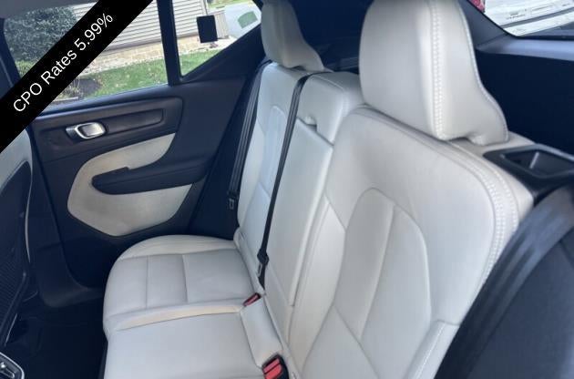 2024 Volvo XC40 B5 AWD Plus Dark Theme