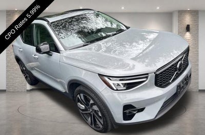 2024 Volvo XC40 B5 AWD Plus Dark Theme