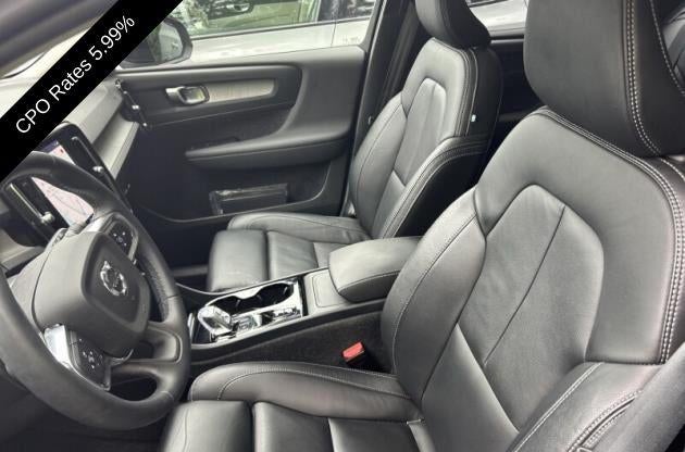 2024 Volvo XC40 B5 AWD Plus Dark Theme