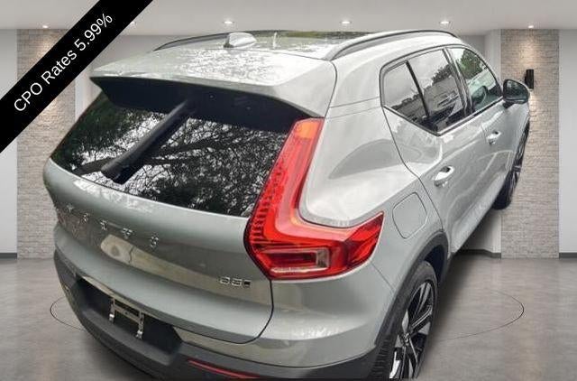 2024 Volvo XC40 B5 AWD Plus Dark Theme