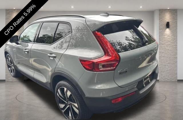 2024 Volvo XC40 B5 AWD Plus Dark Theme