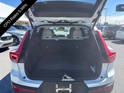 2024 Volvo XC40 B5 AWD Ultimate Dark Theme