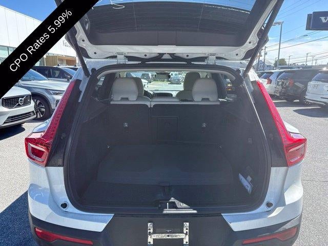 2024 Volvo XC40 B5 AWD Ultimate Dark Theme