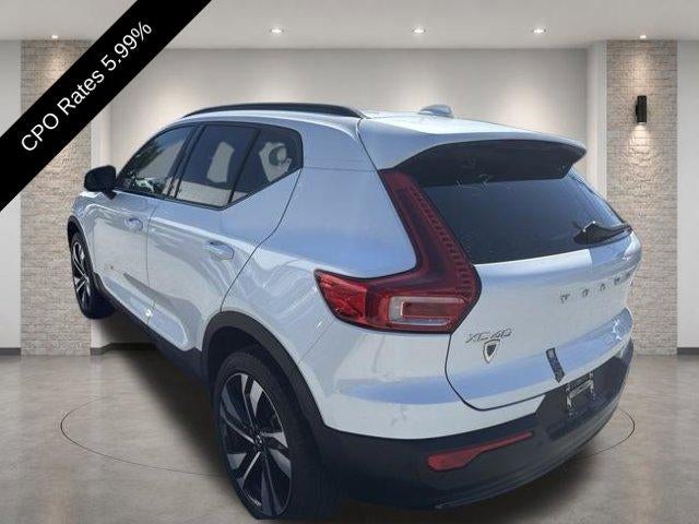 2024 Volvo XC40 B5 AWD Ultimate Dark Theme