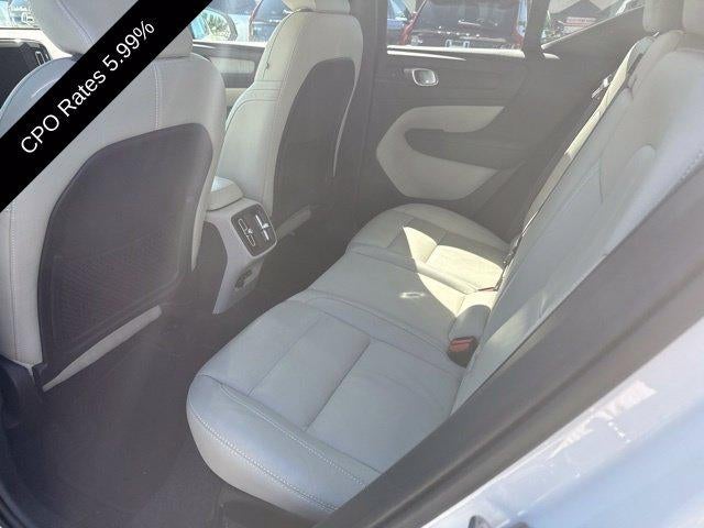 2024 Volvo XC40 B5 AWD Ultimate Dark Theme