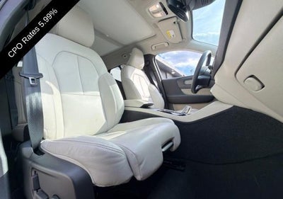 2024 Volvo XC40 B5 AWD Ultimate Dark Theme