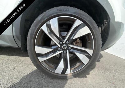 2024 Volvo XC40 B5 AWD Ultimate Dark Theme