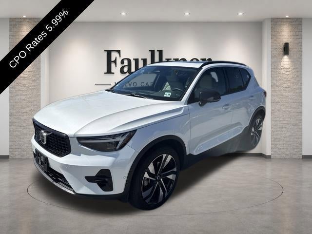 2024 Volvo XC40 B5 AWD Ultimate Dark Theme