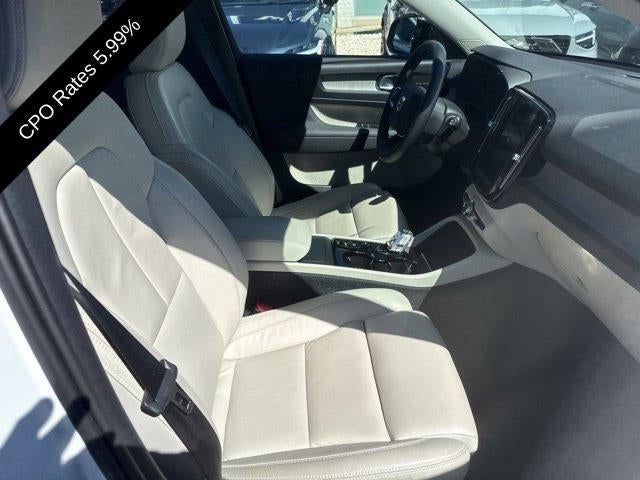 2024 Volvo XC40 B5 AWD Ultimate Dark Theme