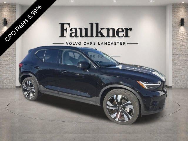 2025 Volvo XC40 B5 AWD Ultra Dark Theme