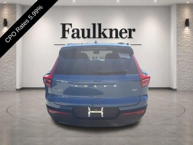 2025 Volvo XC40 B5 AWD Ultra Dark Theme