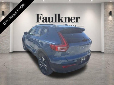 2025 Volvo XC40 B5 AWD Ultra Dark Theme