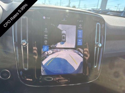 2025 Volvo XC40 B5 AWD Ultra Dark Theme