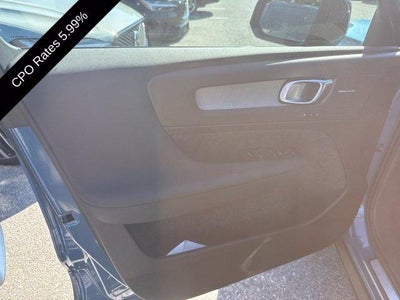 2025 Volvo XC40 B5 AWD Ultra Dark Theme