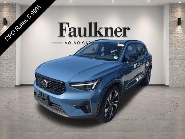 2025 Volvo XC40 B5 AWD Ultra Dark Theme