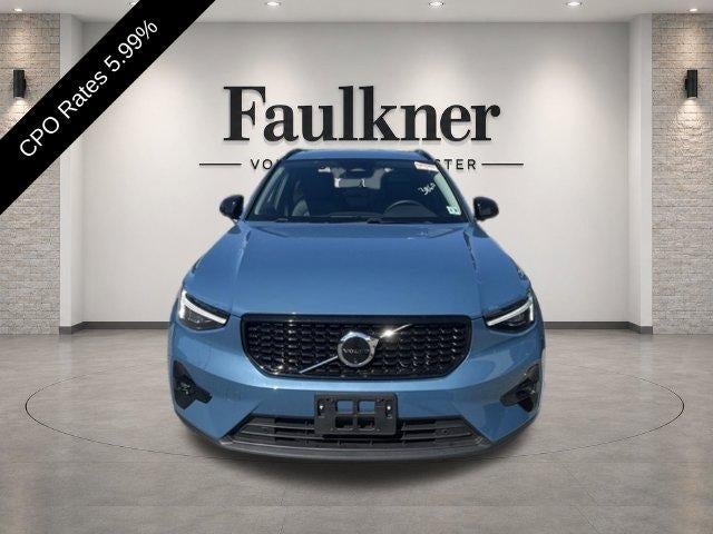 2025 Volvo XC40 B5 AWD Ultra Dark Theme