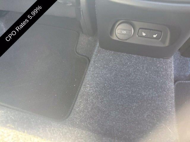 2025 Volvo XC40 B5 AWD Ultra Dark Theme