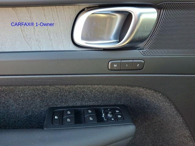 2023 Volvo XC40 B5 AWD Plus Bright Theme