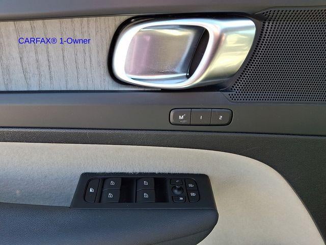 2023 Volvo XC40 B5 AWD Plus Bright Theme