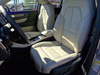 2023 Volvo XC40 B5 AWD Plus Bright Theme