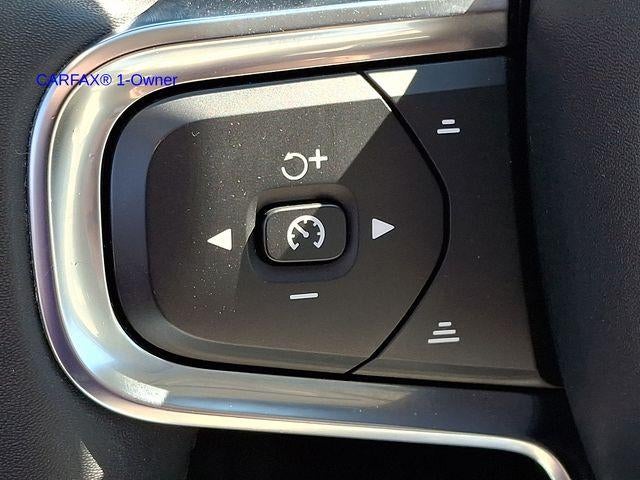 2023 Volvo XC40 B5 AWD Plus Bright Theme