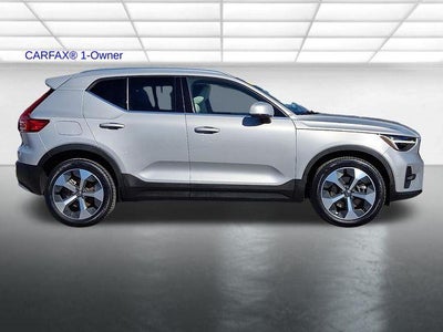 2023 Volvo XC40 B5 AWD Plus Bright Theme