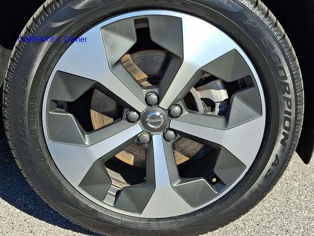 2023 Volvo XC40 B5 AWD Plus Bright Theme