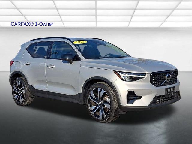 2023 Volvo XC40 B5 AWD Plus Dark Theme