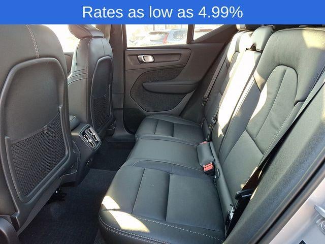 2023 Volvo XC40 B5 AWD Plus Dark Theme