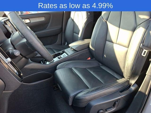 2023 Volvo XC40 B5 AWD Plus Dark Theme