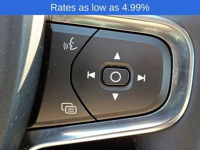 2023 Volvo XC40 B5 AWD Plus Dark Theme