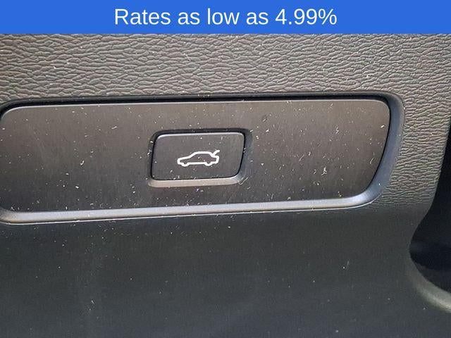 2023 Volvo XC40 B5 AWD Plus Dark Theme