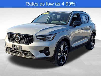 2023 Volvo XC40 B5 AWD Plus Dark Theme