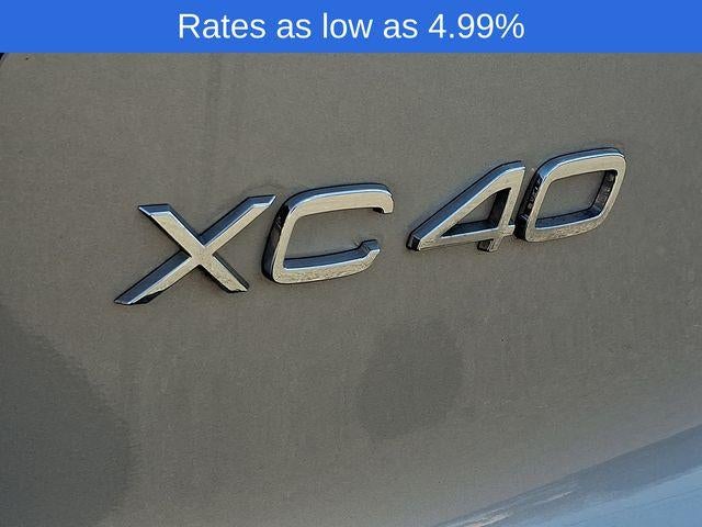 2023 Volvo XC40 B5 AWD Plus Dark Theme