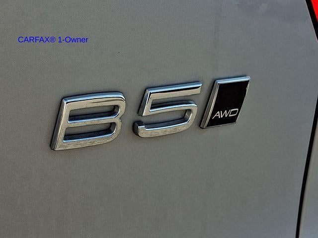 2023 Volvo XC40 B5 AWD Plus Dark Theme