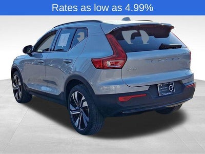 2023 Volvo XC40 B5 AWD Plus Dark Theme