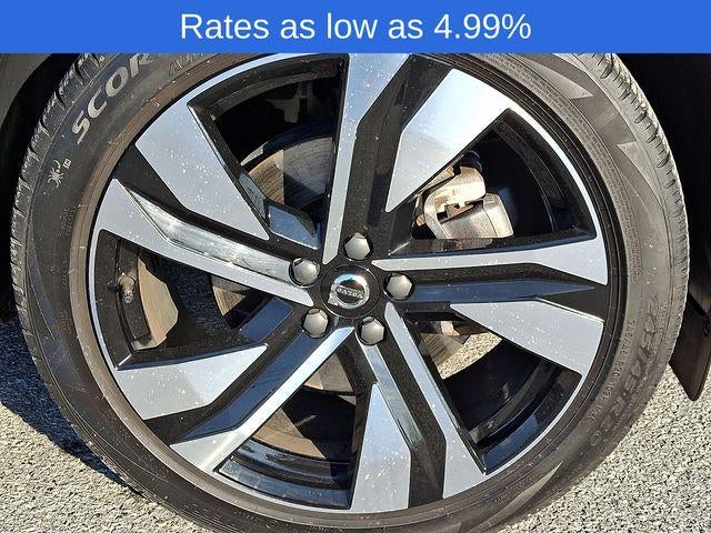 2023 Volvo XC40 B5 AWD Plus Dark Theme