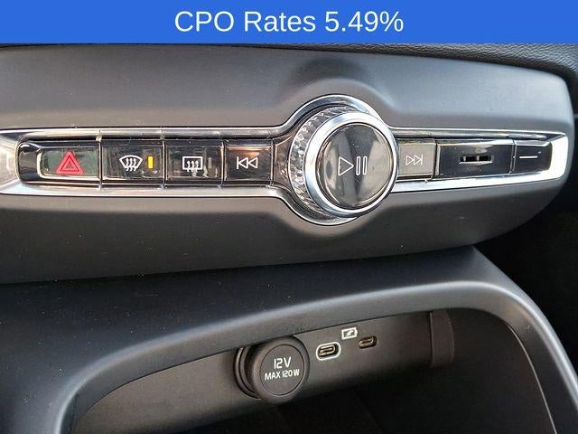 2023 Volvo XC40 B5 AWD Plus Dark Theme