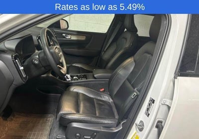 2023 Volvo XC40 B5 AWD Plus Dark Theme