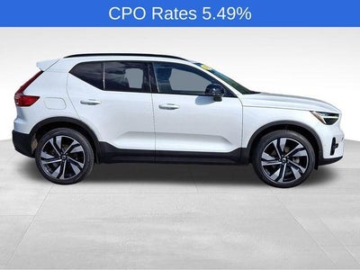 2023 Volvo XC40 B5 AWD Plus Dark Theme