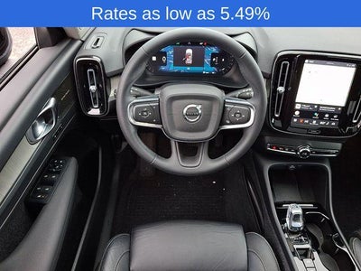 2023 Volvo XC40 B5 AWD Plus Dark Theme